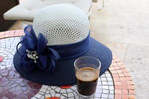 café quente na mesa de um restaurante. foto