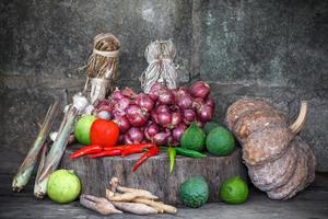 ainda vida de alimentos vegetais e objeto de ferramenta de cozinha foto