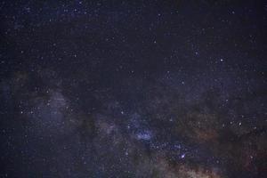 galáxia da via láctea com estrelas e poeira espacial no universo foto