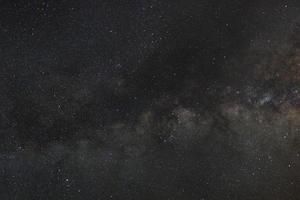 céu noturno estrelado e galáxia da via láctea com estrelas e poeira espacial no universo foto