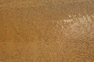 fundo de areia limpa no mar egeu na grécia foto