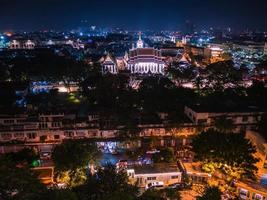 vista da paisagem urbana de bangkok do monte dourado no templo wat saket tailândia. o destino de viagem de referência da cidade de bangkok tailândia foto