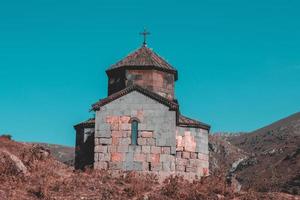 mosteiro dorbandavank na província de lori, armênia mosteiro dorbandavank no outono foto