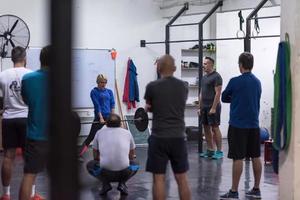 aula de fitness na academia foto