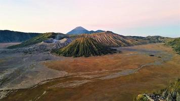 bela vista aérea, pico do monte bromo, leste de java-indonésia. foto