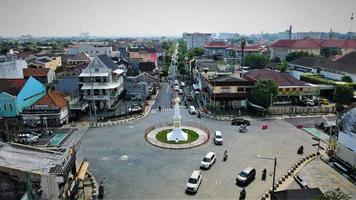 bela vista aérea, vista do monumento de boas-vindas de yogyakarta-indonésia. foto