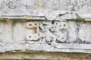 antigo tulum ruínas site maia templo pirâmides descendente deus méxico. foto