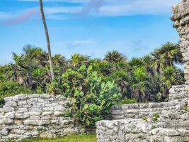 antigo tulum ruínas local maia templo pirâmides artefatos marinha méxico. foto