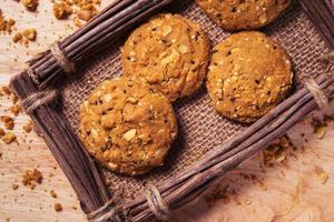 biscoitos, mix de lanches, cereais com benefícios à saúde. foto