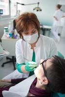 paciente mulher no dentista foto