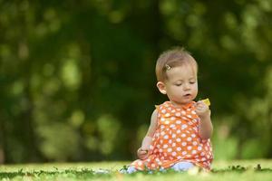 bebê no parque foto