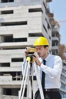 arquiteto no canteiro de obras foto