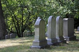 sepulturas no cemitério de mount auburn em boston, ma foto