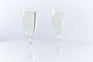 duas taças de champanhe. foto
