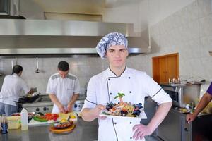 chef preparando comida foto