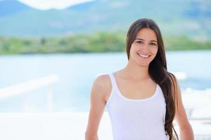 mulher feliz aproveite as férias de verão foto