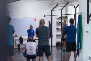 aula de fitness na academia foto