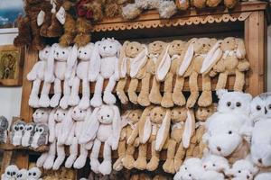 loja exibe variedade de brinquedos macios mais recentes para venda foto