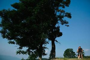 foto de um casal nas montanhas