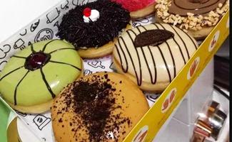 deliciosos donuts prontos para comer foto