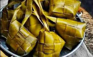 comida tradicional indonésia chamada ketupat foto