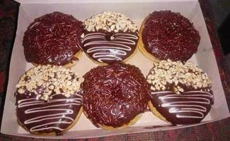 deliciosos donuts prontos para comer foto