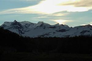 pôr do sol no parque nacional los glaciares, patagônia foto