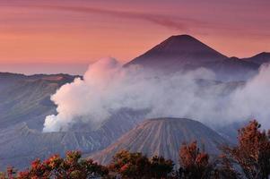 vulcões do parque nacional de bromo, java, indonésia foto