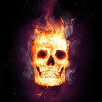 crânio queimando em chamas na escuridão foto