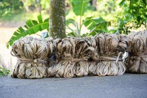 fibra vegetal de juta, fibra de juta crua pendurada foto