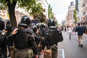 força policial para manter a ordem na área durante a manifestação foto