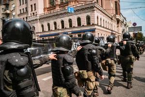 força policial para manter a ordem na área durante a manifestação foto