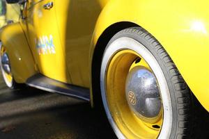 carro amarelo carros volkswagen classic stock foto