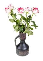 buquê de flores rosas brancas cor de rosa em jarro isolado foto