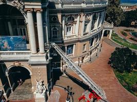 vista aérea do teatro de ópera e balé de odessa. foto