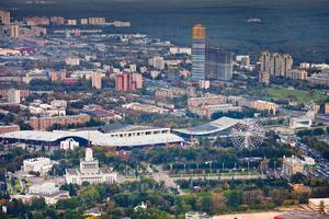 centro de exposições de toda a rússia e paisagem urbana de moscou foto