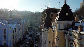 imagens de drones aéreos. panorama de podil em kiev foto