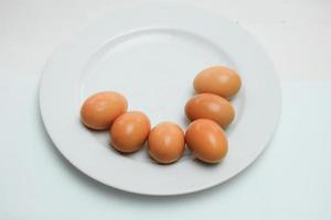 pequeno grupo isolado de ovos foto