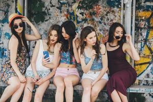 cinco belas meninas relaxantes foto