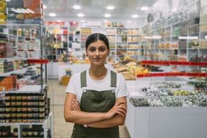 empresária gerente em pequena empresa própria de confeitaria foto