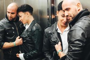 cara e menina, história de amor, elevador foto