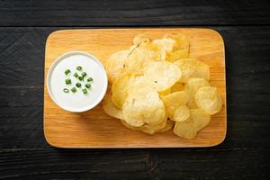 batata frita com creme de leite foto