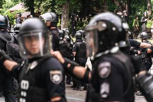 força policial para manter a ordem na área durante a manifestação foto