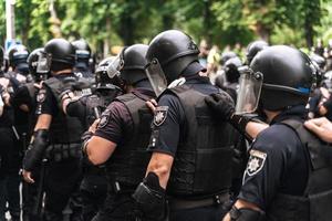 força policial para manter a ordem na área durante a manifestação foto