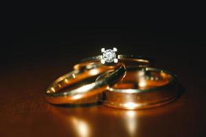 belos anéis de casamento foto