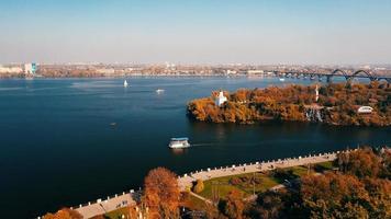 dnipro, kiev. ponte em kiev através do rio foto