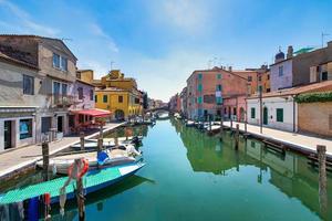 chioggia 2019 casas em um canal em chioggia na itália foto