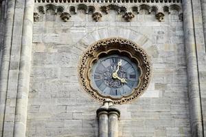 viena, áustria, 2014 relógio na catedral de st stephans em viena foto