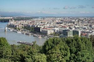 budapeste, hungria, 2014. vista do rio danúbio em budapeste foto