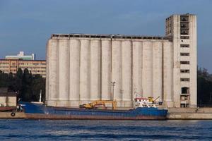 silos no porto foto